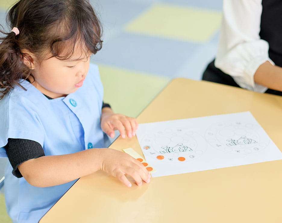 コースを受けている幼児の様子